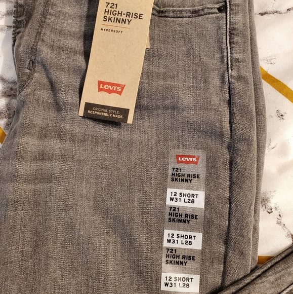 Levi's Jeans - Picture 2 of 3